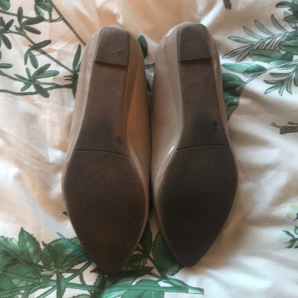 Chinese Laundry Beige Patent Leather Flats - Picture 3 of 5